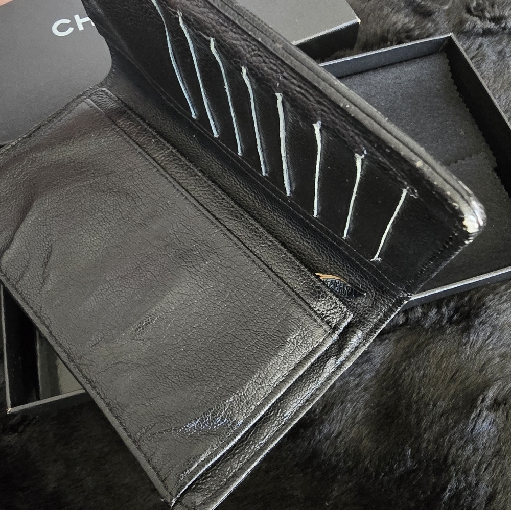 CHANEL Silver Quilted Leather Clutch with CC Logo - Picture 10 of 16